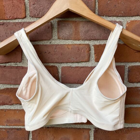 Front Closure Ivory Padded Bra - Picture 2 of 4